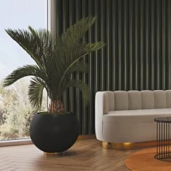 AYTM - Globe Bloempot -Meubilair Verkoopwinkel AYTM Globe Blumentopf 60 x H 50 cm schwarz Situation 1