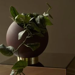 AYTM - Globe Bloempot -Meubilair Verkoopwinkel AYTM Globe Blumentopf bordeaux Situation