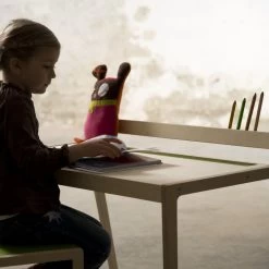 Sirch - Sibis Afra Kinderbureau -Meubilair Verkoopwinkel Afra mit Kind2