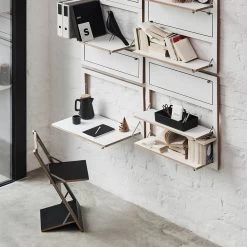 Ambivalenz - Fläpps Staatssecretaris -Meubilair Verkoopwinkel Ambivalenz Flaepps Staatsekretaer 100 x 60 cm weiss Wand Situation Ambiente