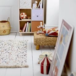 Bloomingville - Calle Boekenkast Met Laden, 55 X 89 Cm, Naturel 8 Bloomingville - Calle Boekenkast Met Laden, 55 X 89 Cm, Naturel -Meubilair Verkoopwinkel Bloomingville Mojo Hocker Wasserhyazinthe braun Calle Buecherregal Situation