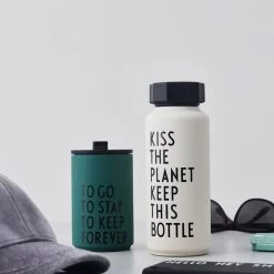 Design Letters - AJ Thermosfles Hot & Cold 17 Design Letters - AJ Thermosfles Hot & Cold -Meubilair Verkoopwinkel Design Letters AJ Thermosflasche Hot Cold 0 5 l Kiss The Planet Keep This Bottle weiss Sonderedition Ambiente