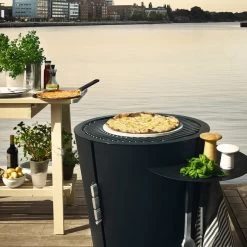 Eva Solo - Pizza Schil -Meubilair Verkoopwinkel Eva Solo Grillsituation mit Pizzaschaufel