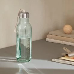 Eva Solo - Gerecycleerde Glazen Drinkfles 5 Eva Solo - Gerecycleerde Glazen Drinkfles -Meubilair Verkoopwinkel Eva Solo Recycled Glastrinkflasche Birke Situation