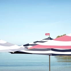 Fatboy - Stripesol Set Parasol + Standaard -Meubilair Verkoopwinkel Fatboy Stripesol Set Sonnenschirm 350 cm Situation