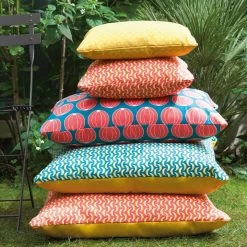 Fermob - Outdoor Kussen Meloen 8 Fermob - Outdoor Kussen Meloen -Meubilair Verkoopwinkel Fermob Kissen gestapelt dekoration Ambiente