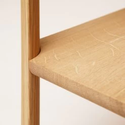 Form & Refine - Leaf Plank 16 Form & Refine - Leaf Plank -Meubilair Verkoopwinkel Form Refine Leaf Regal Eiche Detail 1
