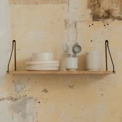 Frama - Shelf Wandplank -Meubilair Verkoopwinkel Frama Otto Geschirr Shelf Regal Eiche schwarz Situation 2 1