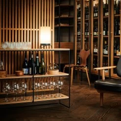 Fritz Hansen - Planner Plank -Meubilair Verkoopwinkel Fritz Hansen Planner Regal small Eiche schwarz Ambiente