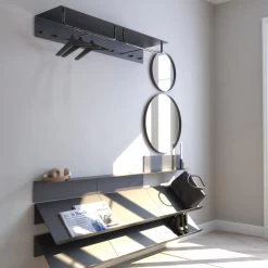 Frost - Unu Garderobe Met Haken En Rail -Meubilair Verkoopwinkel Frost Unu Wandgarderobe mit Haken und Stange schwarz poliert Kleiderbuegel Unu 4 schwarz Unu Schuhregal schwarz Situation 1