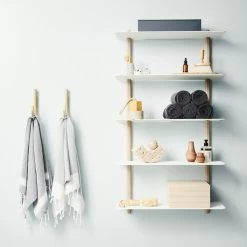Gejst - Nivo Wandplank 22 Gejst - Nivo Wandplank -Meubilair Verkoopwinkel Gejst Nivo Wandregal E Eiche hell weiss Ambiente 1