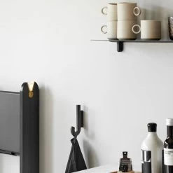 Gejst - Muurhaken -Meubilair Verkoopwinkel Gejst Wandhaken Eiche schwarz chrom Trio Wand Kueche Ambiente