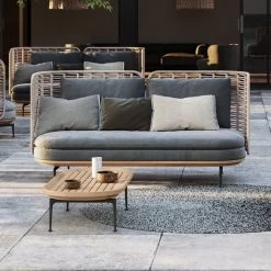 Gloster - Deco Tapijt Outdoor 13 Gloster - Deco Tapijt Outdoor -Meubilair Verkoopwinkel Gloster Mistral Sofa grau Mistral Couchtisch 102 x 60 cm Teak Situation 2