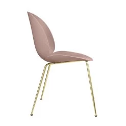 Gubi - Beetle Stoel (metaal) -Meubilair Verkoopwinkel Gubi Beetle Dining Chair Conic Base Messing sweet pink Seitenansicht Freisteller
