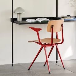 Hay - Result Fauteuil -Meubilair Verkoopwinkel HAY Result Armlehnenstuhl Eiche natur rot Situation 4