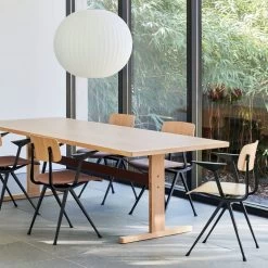 Hay - Result Fauteuil -Meubilair Verkoopwinkel HAY Result Armlehnenstuhl Eiche natur schwarz Situation 1 1