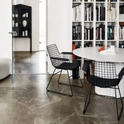 HKliving - Wire Arm Chair -Meubilair Verkoopwinkel HKliving Wire Arm Chair schwarz Crested Vitrinen Schrank schwarz Situation 1