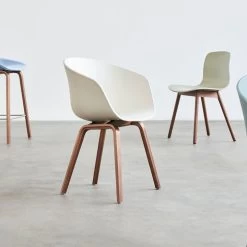 Hay - About A Chair AAC 22 -Meubilair Verkoopwinkel Hay About A Chair AAC 22 Walnuss lackiert Ambiente 1