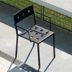 Hay - Balcony Leunstoel 24 Hay - Balcony Leunstoel -Meubilair Verkoopwinkel Hay Balcony Armlehnstuhl anthrazit Situation