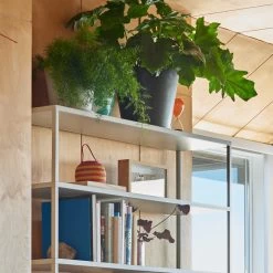 Hay - Bloempot Met Schotel -Meubilair Verkoopwinkel Hay Blumentopf mit Untersetzer XXL schwarz und XL grau Situation