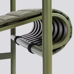 Hay - Palissade Gewatteerd Kussen Voor Hoge Loungestoel -Meubilair Verkoopwinkel Hay Palissade Quilted Cushion olive Befestigung Stuhl Detail 2