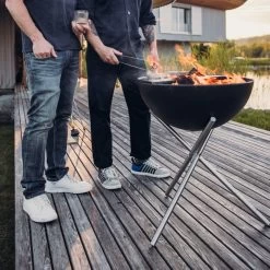 Höfats - Höfats - Bowl 57 Vuurschaal -Meubilair Verkoopwinkel Hoefats Bowl 57 Feuerschale mit Dreibein Situation 5