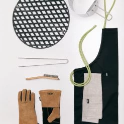 Höfats - Barbecueschort -Meubilair Verkoopwinkel Hoefats schuerze handschuhe zange ambiente 3 1