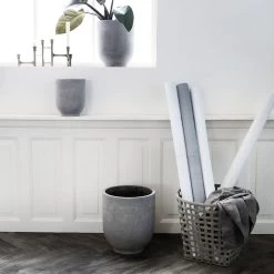 House Doctor - Gard Plantenpotten -Meubilair Verkoopwinkel House Doctor Gard Pflanztoepfe hellgrau 3er Set Ambiente