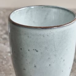 House Doctor - Liss Thermosbeker, H 14 Cm, Lichtgrijs (set Van 2) 15 House Doctor - Liss Thermosbeker, H 14 Cm, Lichtgrijs (set Van 2) -Meubilair Verkoopwinkel House Doctor Liss Thermobecher hellgrau Detail