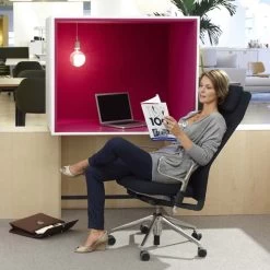 Vitra - ID Soft , Nero / Basic Dark, Met Voorwaartse Kanteling, Met Zitdiepteverstelling, 2D Armleuning (zachte Wielen) 10 Vitra - ID Soft , Nero / Basic Dark, Met Voorwaartse Kanteling, Met Zitdiepteverstelling, 2D Armleuning (zachte Wielen) -Meubilair Verkoopwinkel ID Chair Ambiente 1 3