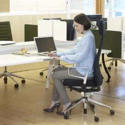 Vitra - ID -stoel Mesh 9 Vitra - ID -stoel Mesh -Meubilair Verkoopwinkel ID Chair Ambiente 2