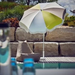 Jan Kurtz - Retro Parasol 6 Jan Kurtz - Retro Parasol -Meubilair Verkoopwinkel Jan Kurtz Retro Sonnenschirm 200 cm weiss taupe natur gelb Situation