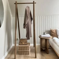 Karup Design - Hongi Kledingkast 20 Karup Design - Hongi Kledingkast -Meubilair Verkoopwinkel Karup Design Hongi Garderobe 75 carobbraun Situation 2