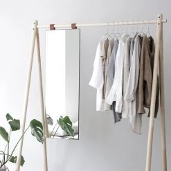 Karup Design - Hongi Kledingkast 17 Karup Design - Hongi Kledingkast -Meubilair Verkoopwinkel Karup Hongi Garderobe mit Spiegel Natur Situation 1