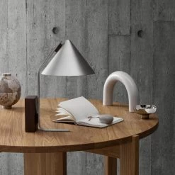 Kristina Dam Studio - Collector Eettafel Ø 120 X H 74 Cm, Geoliede Eik 11 Kristina Dam Studio - Collector Eettafel Ø 120 X H 74 Cm, Geoliede Eik -Meubilair Verkoopwinkel Kristina Dam Studio Collector Esstisch 120 x H 74 cm Eiche geoelt 400400421 Situation 5