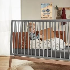 Luna Leander - Babybedje 9 Luna Leander - Babybedje -Meubilair Verkoopwinkel Leander Luna Babybett 140x70 cm Eiche grau Ambiente 1