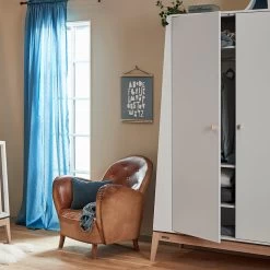 Luna Leander - Garderobe -Meubilair Verkoopwinkel Leander Luna Kleiderschrank 130x58 cm Eiche weiss Ambiente