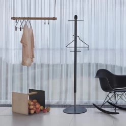 LindDNA - Swing Hangkast -Meubilair Verkoopwinkel LindDNA Pencil Living Ambientebild 1