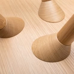 Maigrau - TURN LOW Salontafel, Natuurlijk Eiken, Afwerking Blanke Lak -Meubilair Verkoopwinkel Maigrau TURN Couchtisch Eiche natur klar lackiert Detail Beine