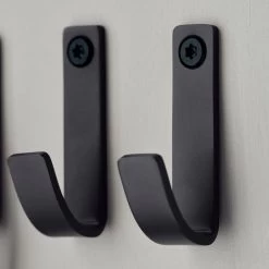 Meraki - Thapsus Haak -Meubilair Verkoopwinkel Meraki Thapsus Haken mattschwarzes Finish Doppel Wand Ambiente