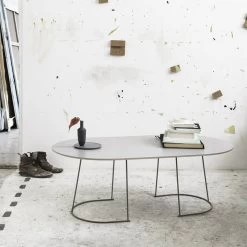 Muuto - Airy Koffietafel, Medium, Zwart -Meubilair Verkoopwinkel Muuto Airy Couchtisch gross grau Situation