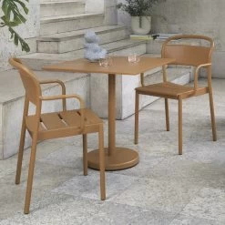 Muuto - Linear Steel Armchair -Meubilair Verkoopwinkel Muuto Linear Steel Tisch 70 x 70 cm burnt orange Situation