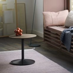 Muuto - Soft Bijzettafel -Meubilair Verkoopwinkel Muuto Soft Beistelltisch Eiche geraeuchert schwarz Situation 1