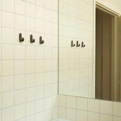 Normann Copenhagen - Curve Muurhaak -Meubilair Verkoopwinkel Normann Copenhagen Curve Wandhaken Ambiente 1