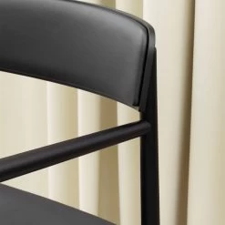 Normann Copenhagen - Timb Fauteuil -Meubilair Verkoopwinkel Normann Copenhagen Timb Armlehnstuhl gepolstert schwarz schwarz Detail 1