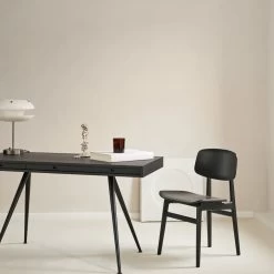 Norr11 - JFK Bureau, Essen / Zwart 14 Norr11 - JFK Bureau, Essen / Zwart -Meubilair Verkoopwinkel Norr11 JFK Schreibtisch Esche schwarz Ambiente 3