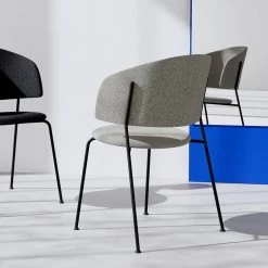 OUT Objekte Unserer Tage - Wagner Dining Chair 9 OUT Objekte Unserer Tage - Wagner Dining Chair -Meubilair Verkoopwinkel OUT Objekte unserer Tage Wagner Dining Chair Stoff Gestell schwarz A1