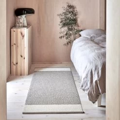 Pappelina - Edit Tapijt -Meubilair Verkoopwinkel Pappelina Edit Teppich Schlafzimmer Situation 2