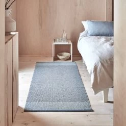 Pappelina - Edit Tapijt -Meubilair Verkoopwinkel Pappelina Edit Teppich Schlafzimmer Situation 4