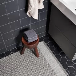 Pappelina - Edit Tapijt -Meubilair Verkoopwinkel Pappelina Edit Teppich black charcoal granit metallic Bad Situation 6